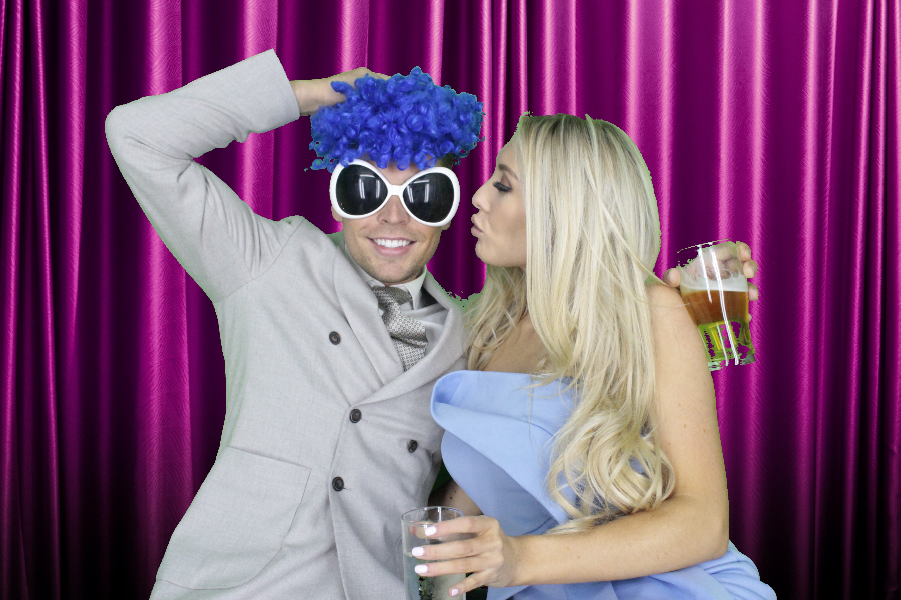 Mr & Mrs Hillier | View more photos from the event at gallery.myphotoboothexperience.co.uk/u/MyPhotoBoothExperienceLtd/Mr-Mrs-Hillier